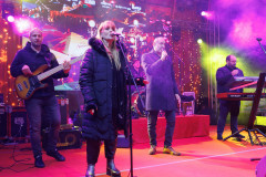 Docek-Nove-godine-u-Zadru-31.12.2024-Foto-Bojan-Bogdanic_25-Drazen-Zecic-i-grupa-Banana-Rockatansky-Band-docek-Nove-godine-Zadar-31.12.2024-Foto-Bojan-Bogdanic