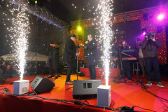 Docek-Nove-godine-u-Zadru-31.12.2024-Foto-Bojan-Bogdanic_39-Drazen-Zecic-i-grupa-Banana-Rockatansky-Band-docek-Nove-godine-Zadar-31.12.2024-Foto-Bojan-Bogdanic