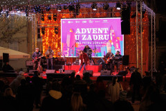 Ivana-Kindl-i-grupa-Forum-Advent-u-Zadru-25.12.2024-Foto-Bojan-Bogdanic_39-Ivana-Kindl-i-grupa-Forum-Advent-u-Zadru-25.12.2024-Foto-Bojan-Bogdanic